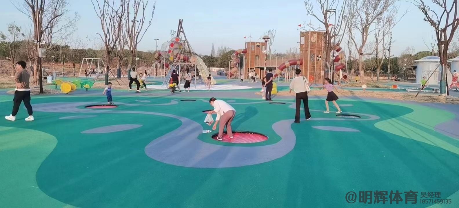 悬浮拼装地板公园跑道是用什么材料做成的